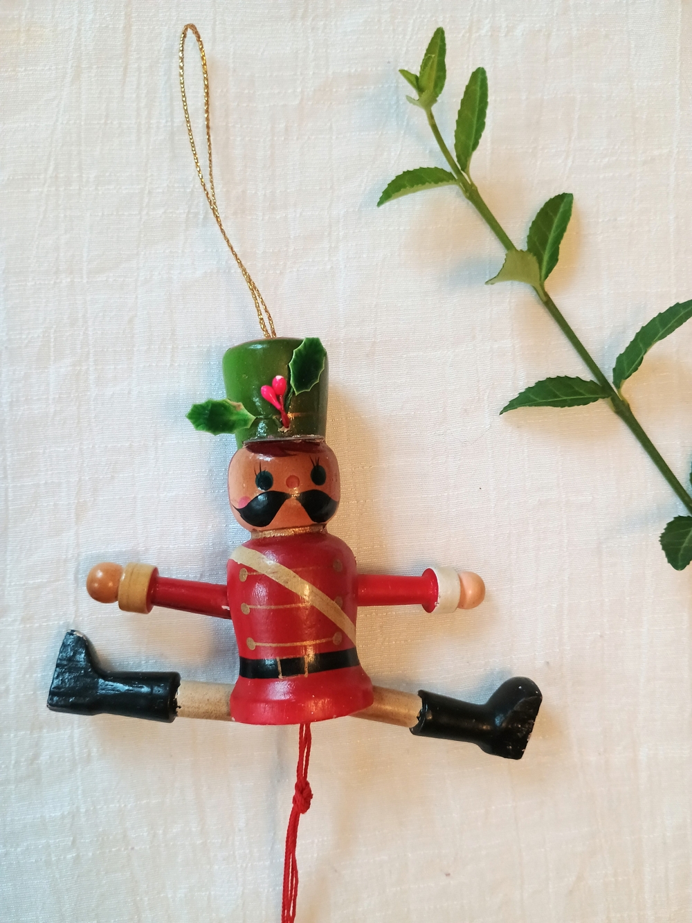 ❤️ CHRISTMAS CORE ❤️ VTG Wooden Soldier Pull String Ornament, Retro Holiday